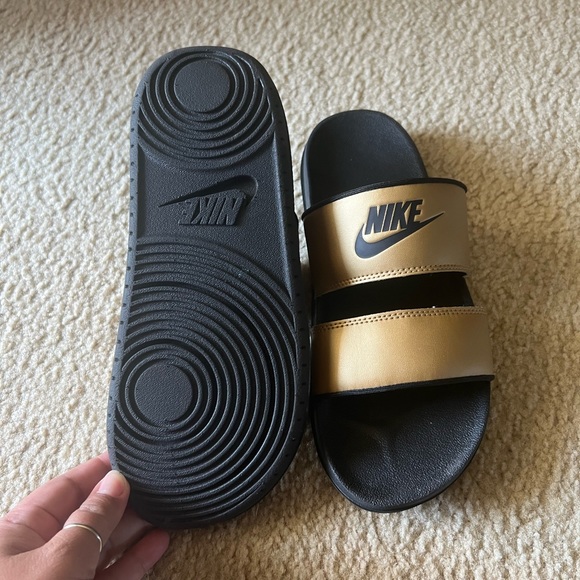 Nike - Picture 2 of 3